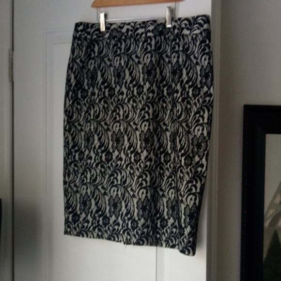 Worthington Dresses & Skirts - Beautiful black and white lace skirt